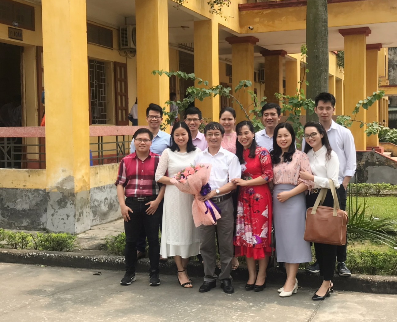 Các thầy cô tổ Toán chúc mừng thầy Tô Xuân Hải